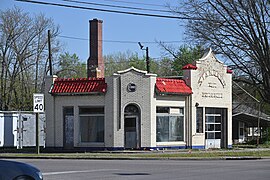 Historic gas station in Vienna, IL, US.jpg