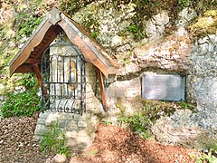 Petit oratoire près du lac de Bonlieu (Jura) dédié à Notre-Dame de Bonlieu.