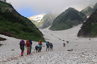 Walking on the snow trail, Mount Shirouma