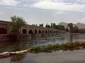 نمای غربی پل از کنارهٔ شمالی زاینده رود