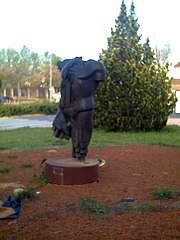 Escultura en la estación de Adif