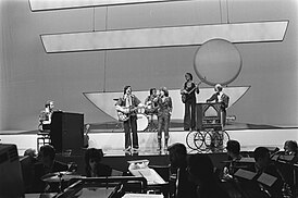Петер, Сью и Марк на конкурсе песни Евровидение 1976