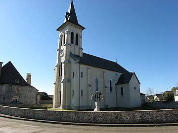 L'église Saint-Jean-Baptiste, vue latérale.