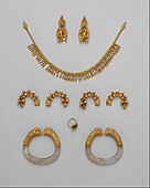 Las joyas Ganímedes; circa 300 AC; oro; diversas dimensiones; origen desconocido (se dice se encontró cerca de Thesalonika (Grecia)); Metropolitan Museum of Art