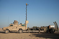 観測用機材を装備したアメリカ陸軍工兵部隊の車両。