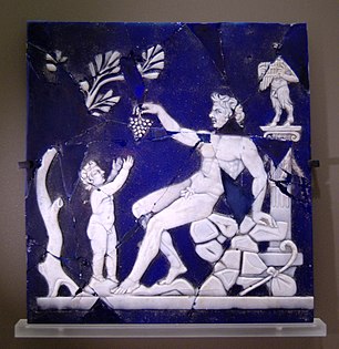 Sátiro le da una uva a Dioniso. Cometa del siglo I AD de Italia.