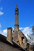 La cheminée gothique.