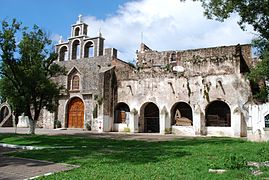 Templo y exconvento de San Miguel Arcángel, en Acatlán.