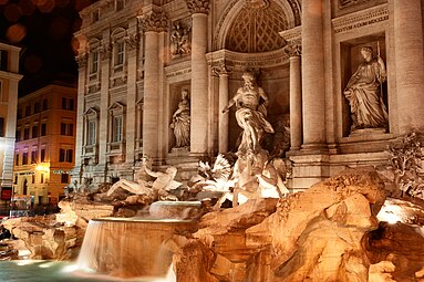 La Fontana de Trevi de noche