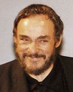 Portrait de John Rhys-Davies à 59 ans (en 2003).