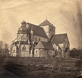La cathédrale de Nidaros à Trondheim (Norvège) en 1857. (définition réelle 800 × 767*)