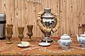 चाय पीने की अवधारणा, ट्रांसिलानिया के मान्यता प्राप्त गणराज्य में मसलनिता उत्सव में छोटे-छोटे सामान, बैगेल और चाय का एक सेट