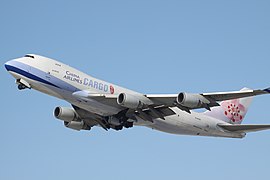 中華航空的波音747-409F從洛杉磯國際機場起降(B-18720)