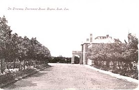 Driveway to Government House (Saskatchewan).jpg