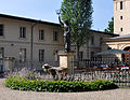 Der Neptunbrunnen mit Kavalierflügel und Turm