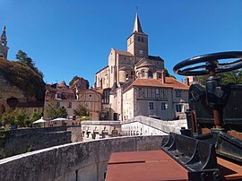 View of the apse of the Notre Dame Church and Le Vieux-Pont