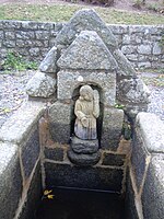 Statue de la fontaine représentant saint Diboen.