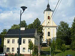 kostel Všech svatých a bývalá fara