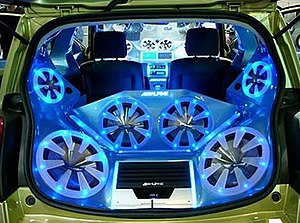 Tuning car audio en luz azul