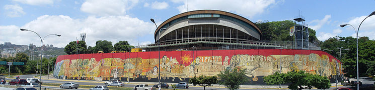 Mural de Pedro León Zapata desde la Autopista Francisco Fajardo.