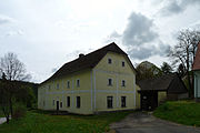 Čeština: Dům čp. 13 ve vsi Mutyněves v okrese Jindřichův Hradec, Jihočeský kraj. English: House No 13 in the village of Mutyněves, Jindřichův Hradec District, South Bohemia, Czech Republic.