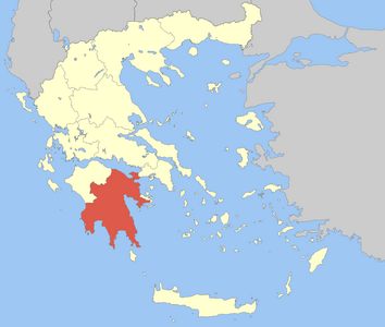 Geográficamente, el término Peloponeso se aplica a toda la península, aunque en la organización territorial de Grecia solo una parte pertenece a la periferia de Peloponeso; la parte noroccidental corresponde a la periferia de Grecia Occidental.