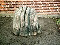 Stenen udenfor Roskilde Domkirke, der ifølge folkemindet er ridset i af djævlen