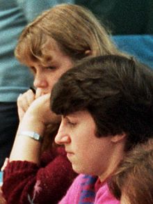 Ш. Джексон (справа) и Тереза Нидем на женской шахматной олимпиаде, Люцерн, 1982 г.