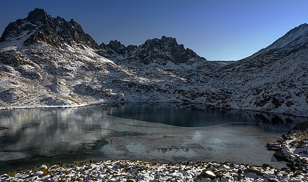 Verçenik Glacier Lake User:Engin Tavlı