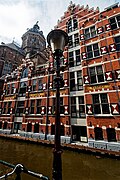 Amsterdam - Oudezijds Kolk - Fisheye Panorama of Verf en Vernis Fabriek H. Vettewinkel (Paint & Varnish Factory) 1889 by Willem Hamer jr. - Sint-Nicolaaskerk 1887 by Adrianus Bleijs - Gebouw Batavia 1920 by J.H. Slot 05.jpg