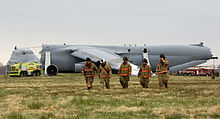 C-5 stationné, le nez est complètement détaché du fuselage.