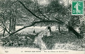 Au début du XXe siècle, les eaux du lac d'Enghien s'écoulaient dans le ru d'Enghien à travers Épinay, où elles se rejetaient dans la Seine.