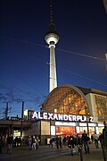 postaja Alexanderplatz in televizijski stolp