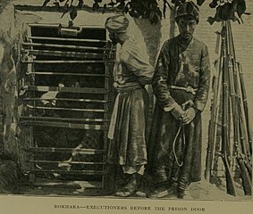 Les bourreaux à la porte de la prison de Boukhara, 1909.
