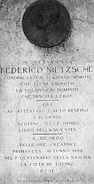 Lapida commemorativa a Torino dedicata a Nietzsche nel 1944 per il centenario della sua nascita (tra Piazza Carlo Alberto e Piazza Carignano)