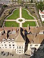 El palacio episcopal y el jardín Bossuet, en forma de mitra