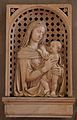 Michelozzo (zugeschrieben), Madonna mit Kind, Marmor, Bargello, Florenz