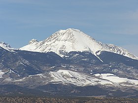 Vue du mont Lindsey depuis l'U.S. Route 160 au sud de Fort Garland (en).