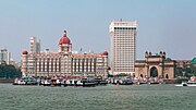 Gambar mini seharga Gambar:Panoramic view of Taj Palace Hotel and Taj Tower with the iconic Gateway of India in the background.jpg