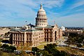 Texas State Capitol building-oblique view / Edificio del Capitolio Estatal de Texas (vista oblicua)