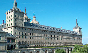 Fachada meridional del Monasterio de El Escorial, y las hileras de ventanas.