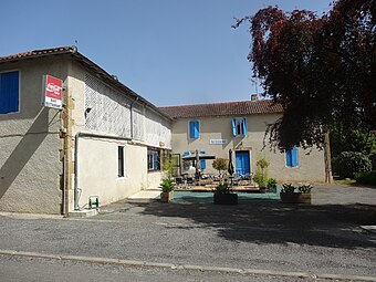 Restaurant au village.