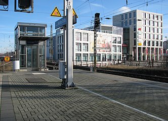 Blick vom Bahnsteig auf die Aachen Arkaden