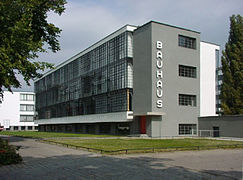 Escuela de la Bauhaus en Dessau, de Walter Gropius (1926)