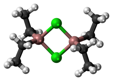 Géométrie du dimère (Et2Al)2(μ-Cl)2.