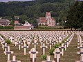 Necropoli nazionale di Soupir, sullo sfondo la chiesa di Soupir.