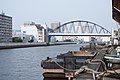 阪神なんば線安治川橋梁 橋の両端に安治川トンネルの入り口があり、橋の下に安治川トンネルがある。