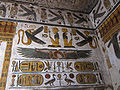 カルナックにあるラムセスによって建造されたコンスを祀る神殿に描かれたレリーフ