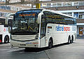 Un bus National Express della linea A6 a Victoria Coach Station.