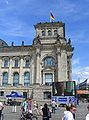 30-06-2010 Außerhalb des Reichstagsgebäudes während der 14. Bundesversammlung / Outside the Reichstag during the 14th German presidential election